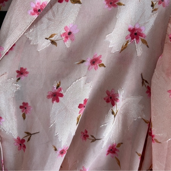 NWT Lulu's Pink Floral Semi Sheer Tie Front Long Sleeve Button Up Top 8 - Picture 5 of 7
